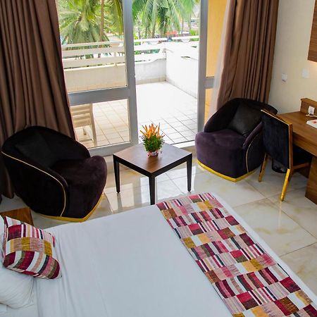 Hotel Sarakawa Λομέ Εξωτερικό φωτογραφία