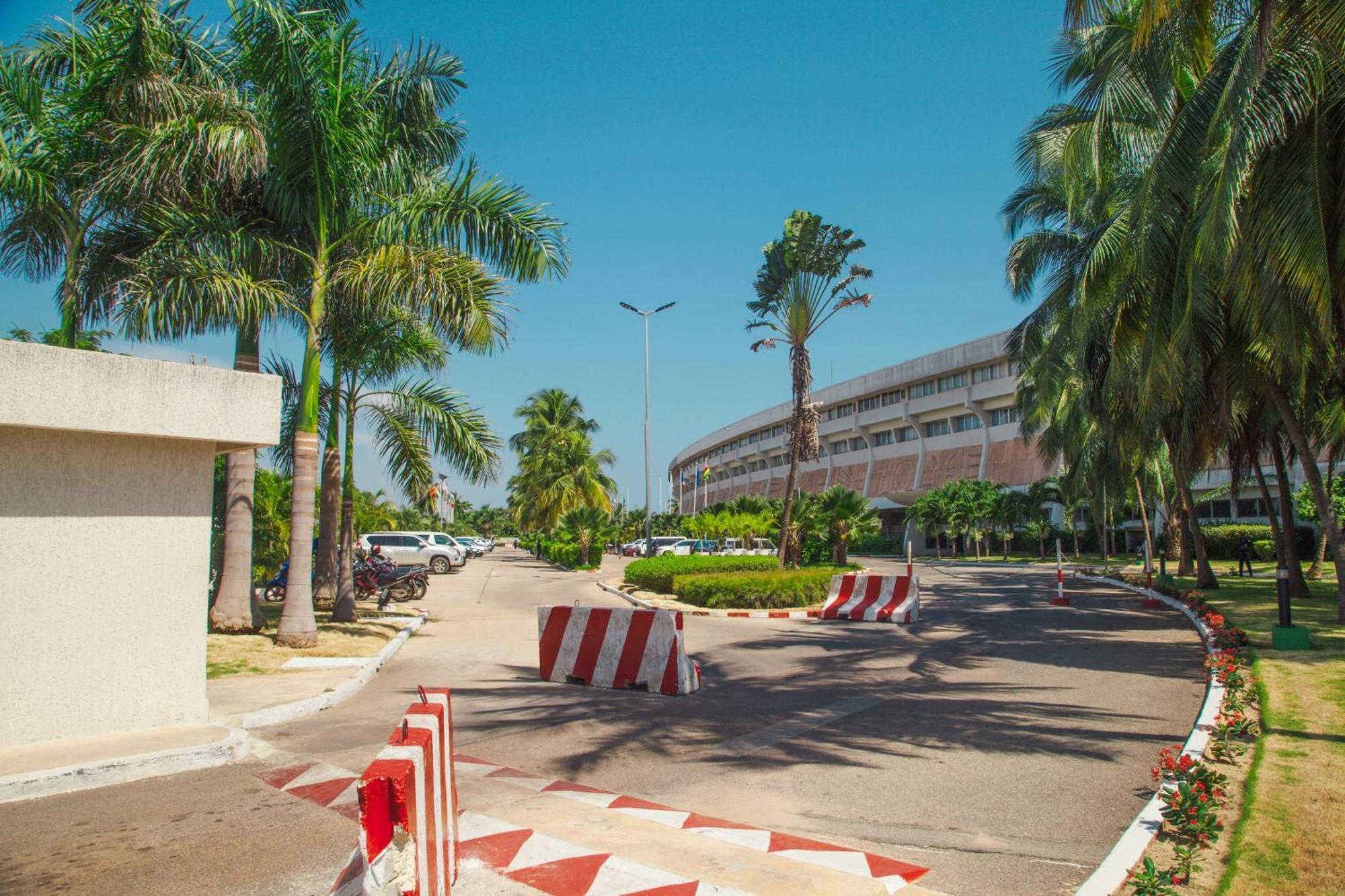 Hotel Sarakawa Λομέ Εξωτερικό φωτογραφία