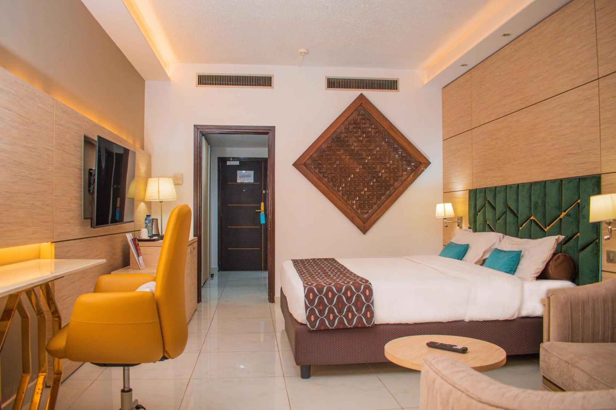 Hotel Sarakawa Λομέ Εξωτερικό φωτογραφία