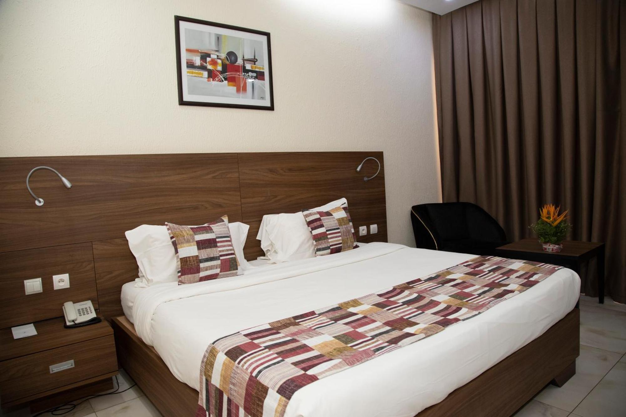Hotel Sarakawa Λομέ Εξωτερικό φωτογραφία