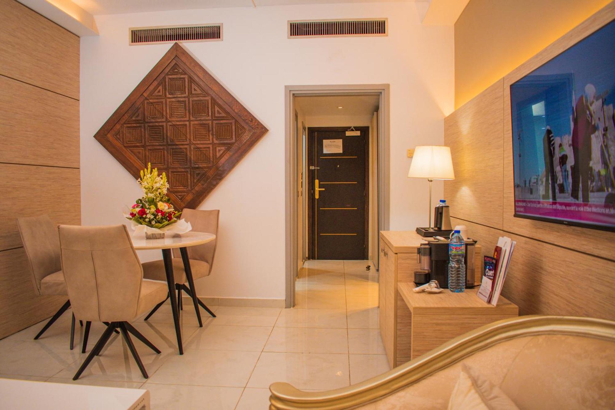 Hotel Sarakawa Λομέ Εξωτερικό φωτογραφία