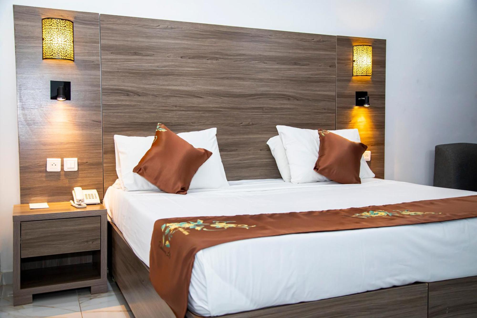 Hotel Sarakawa Λομέ Εξωτερικό φωτογραφία