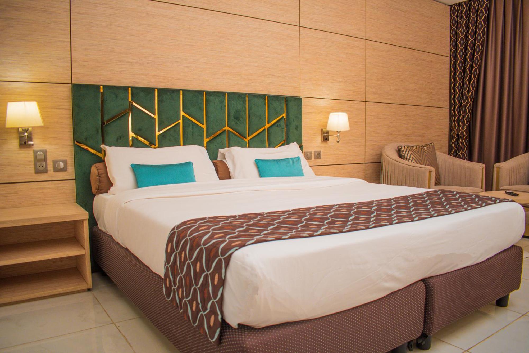 Hotel Sarakawa Λομέ Εξωτερικό φωτογραφία