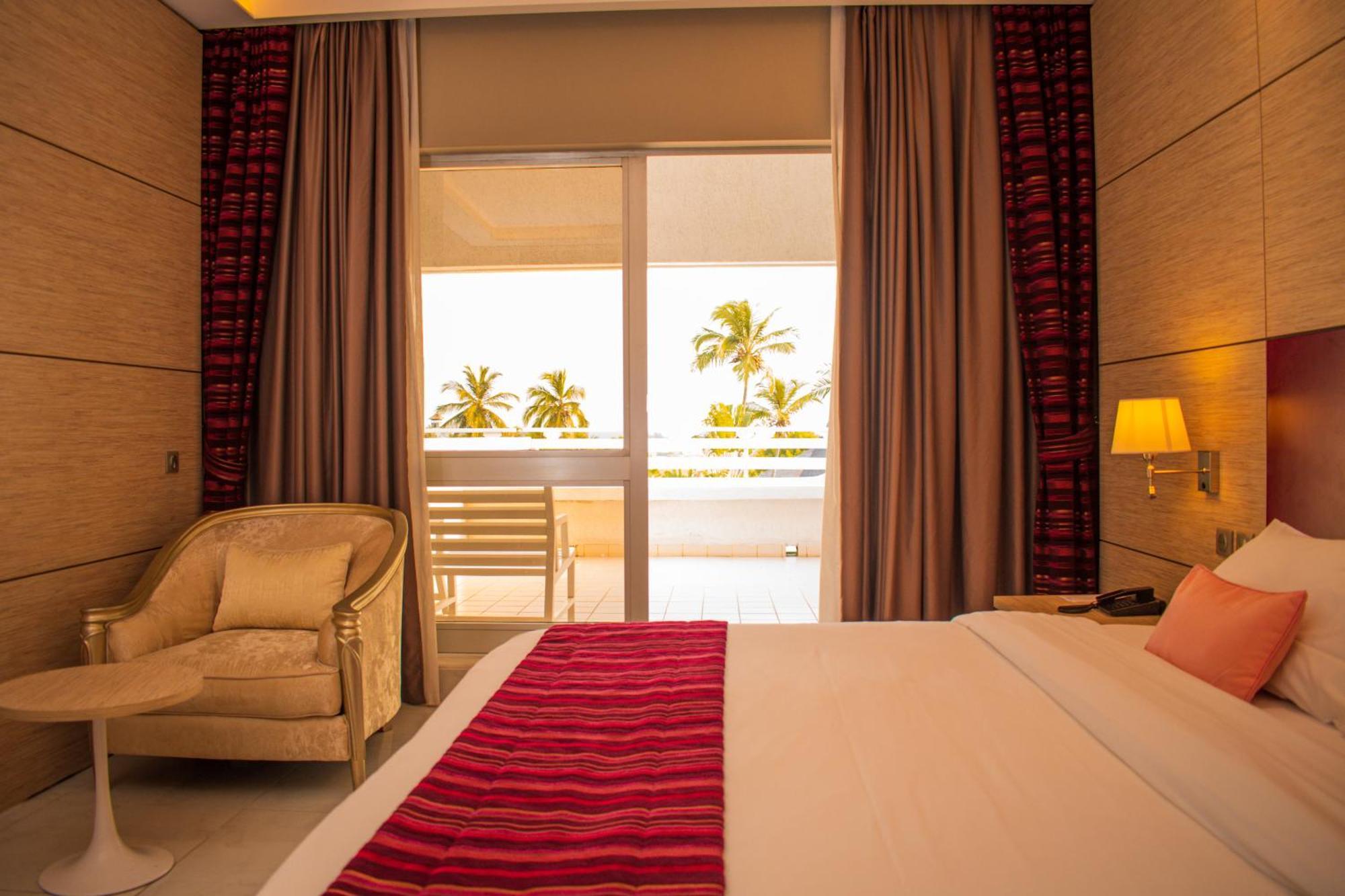 Hotel Sarakawa Λομέ Εξωτερικό φωτογραφία