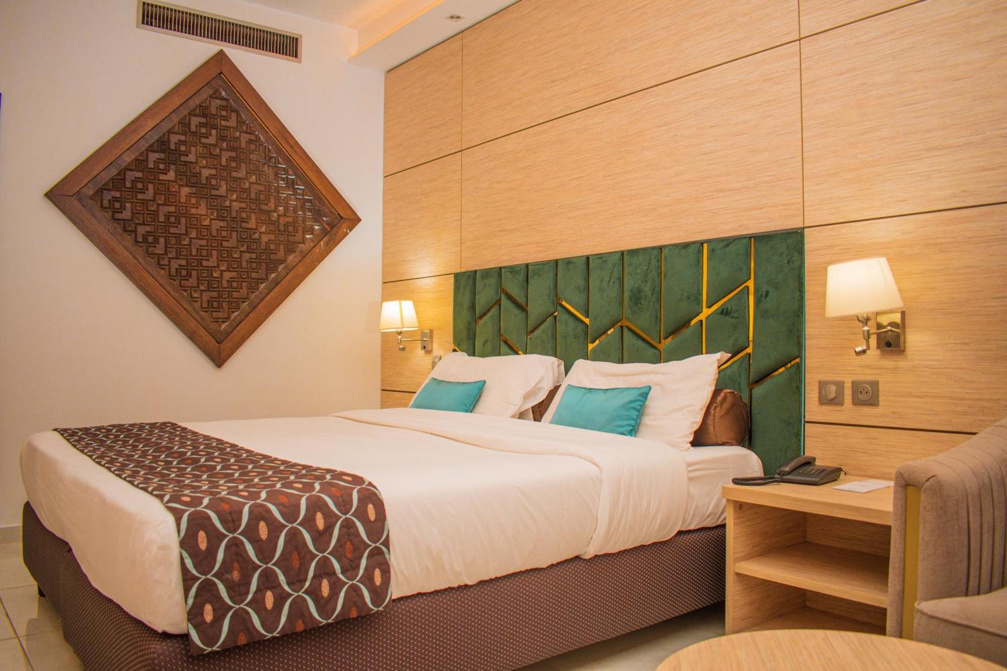 Hotel Sarakawa Λομέ Εξωτερικό φωτογραφία