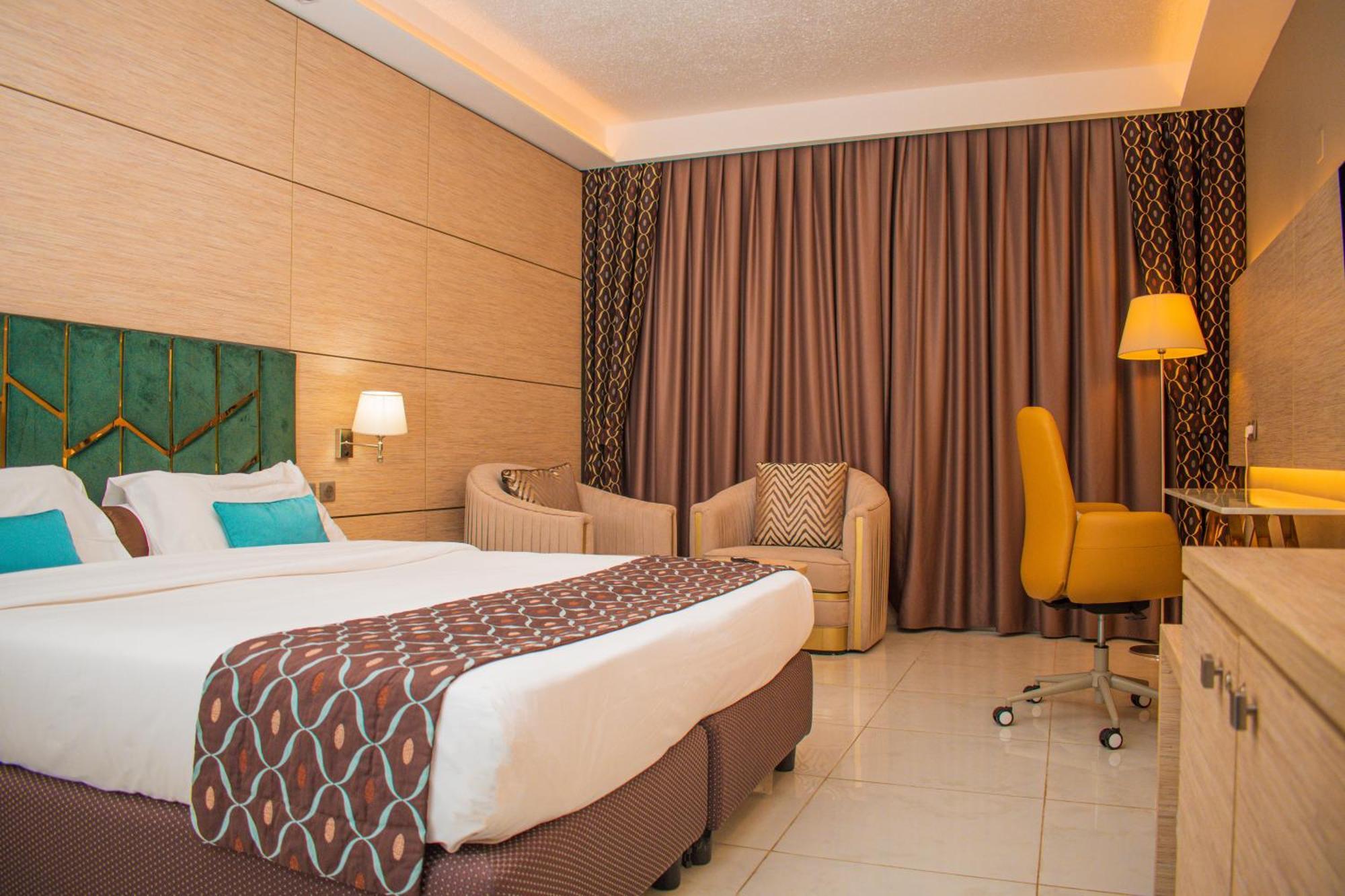 Hotel Sarakawa Λομέ Εξωτερικό φωτογραφία