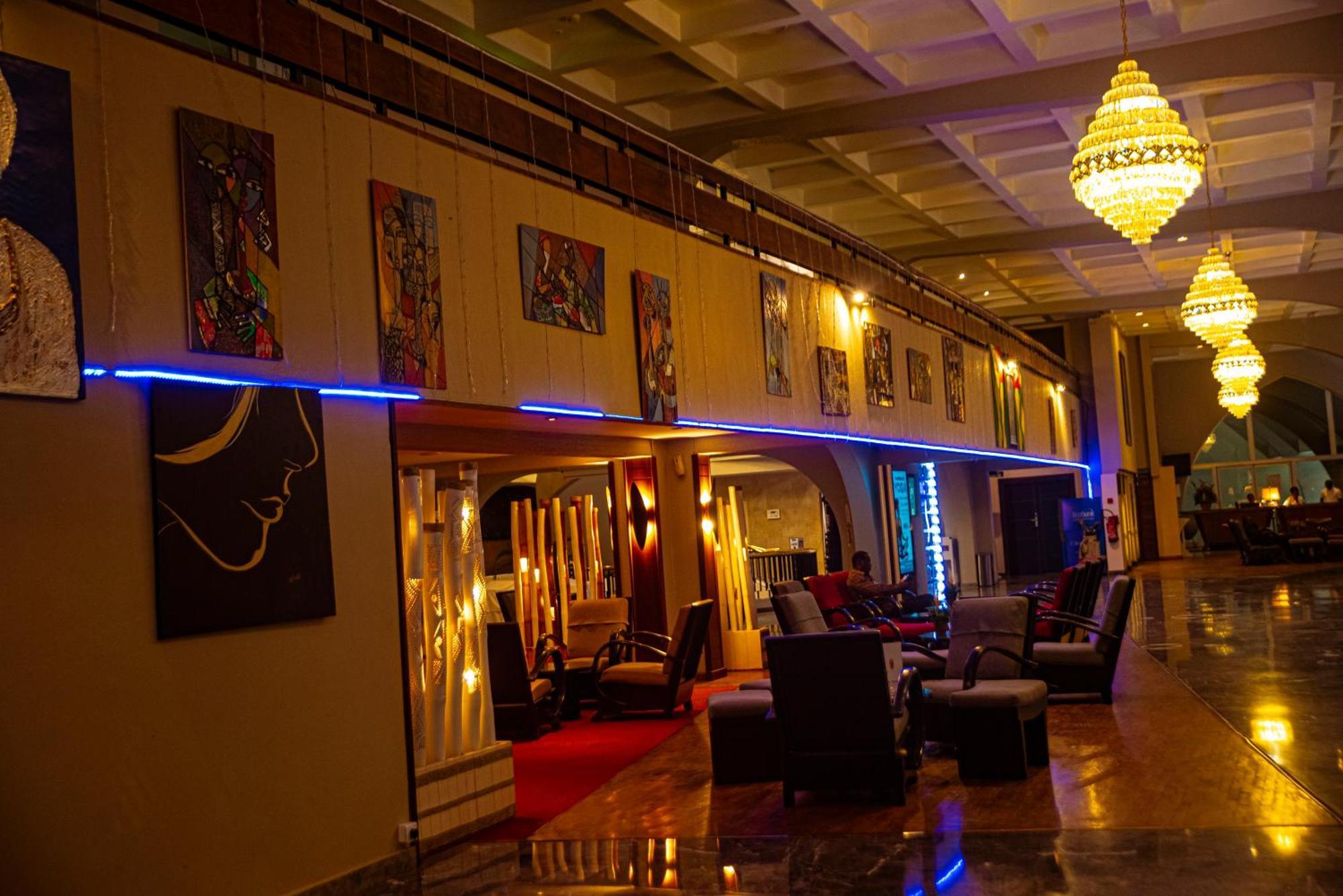 Hotel Sarakawa Λομέ Εξωτερικό φωτογραφία