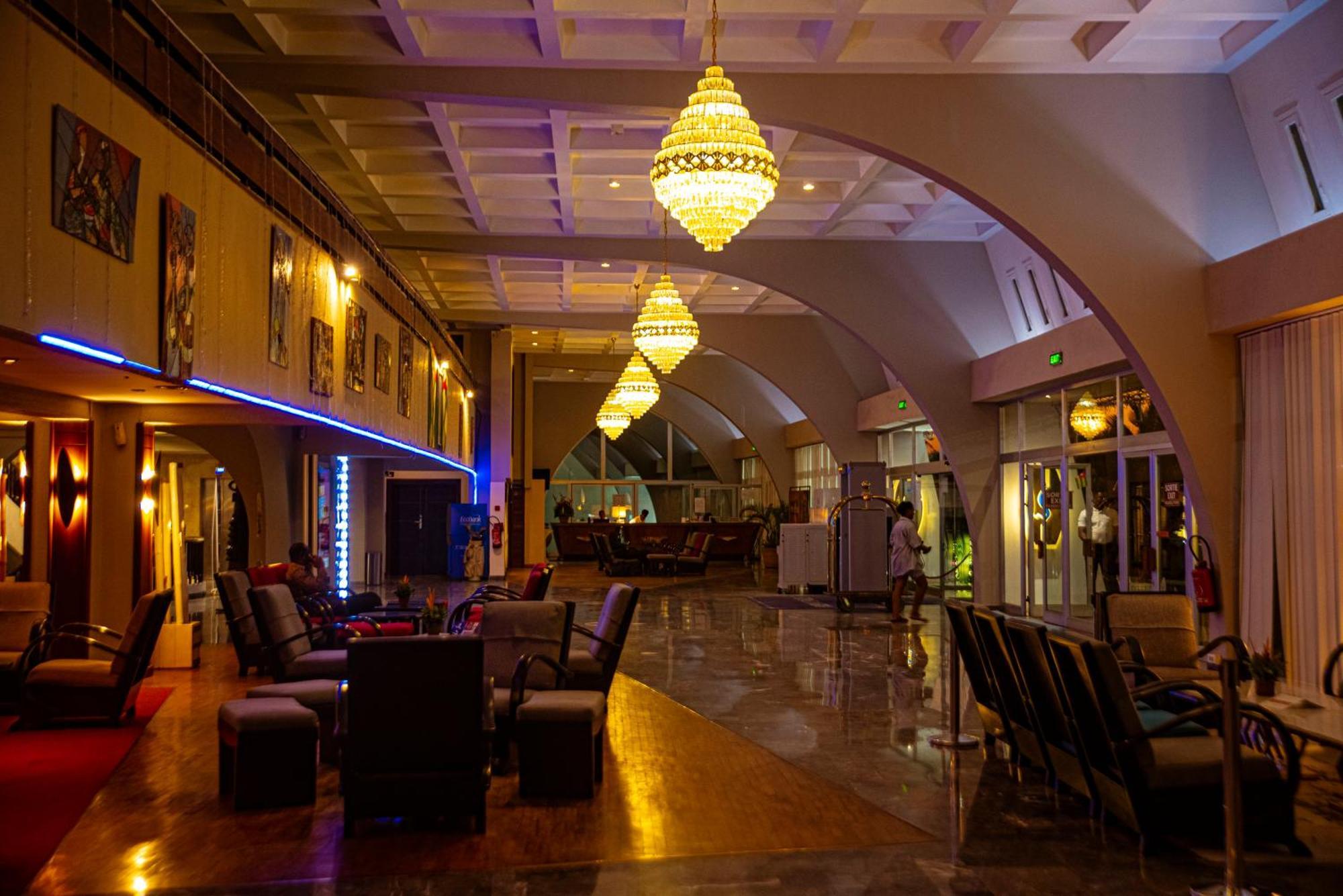 Hotel Sarakawa Λομέ Εξωτερικό φωτογραφία
