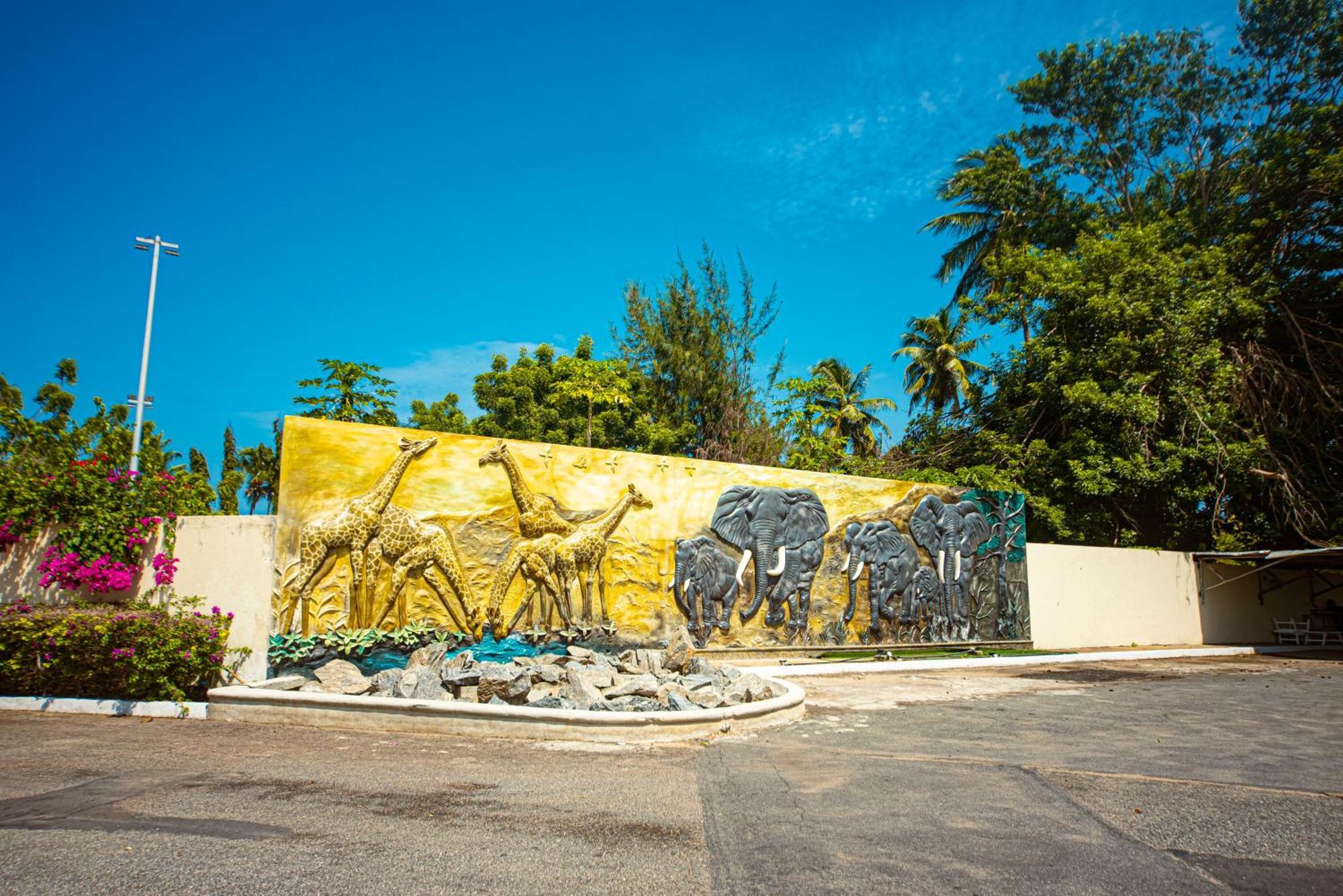 Hotel Sarakawa Λομέ Εξωτερικό φωτογραφία