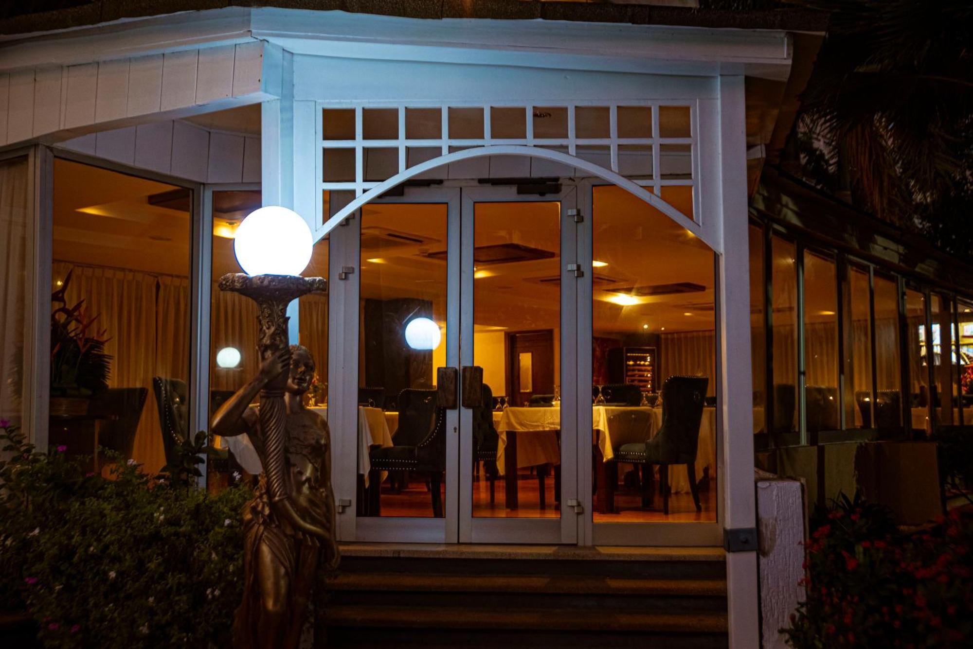 Hotel Sarakawa Λομέ Εξωτερικό φωτογραφία