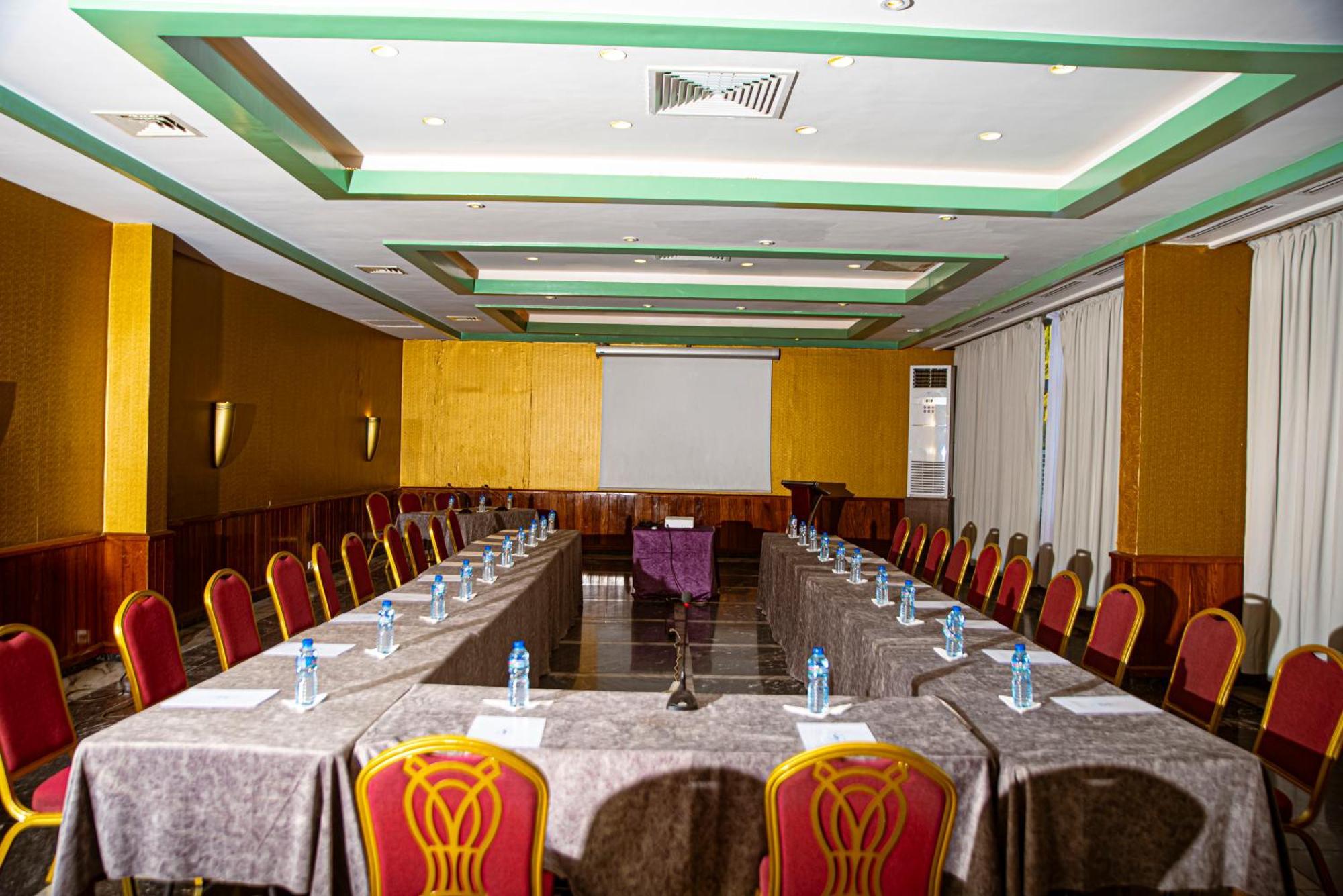 Hotel Sarakawa Λομέ Εξωτερικό φωτογραφία